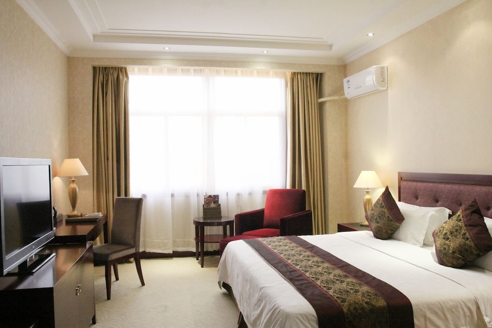 ROOM, DOUBLE BED