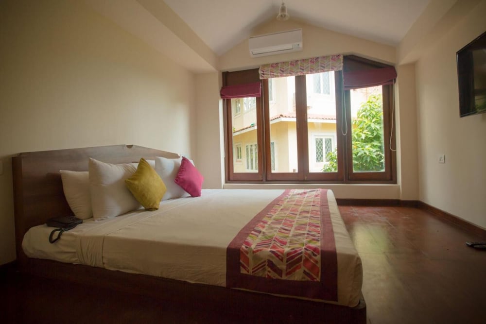 Acron Waterfront Resort 33/80