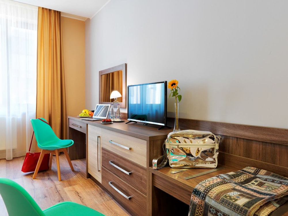 Viktor Hotel 48/55