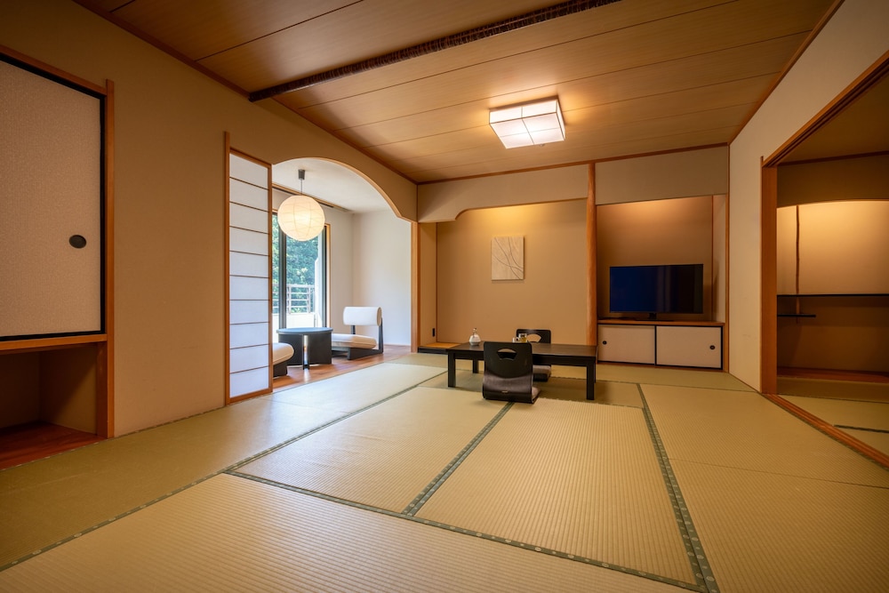 Royal Hotel Yamanaka Onsen Kajikaso 32/53
