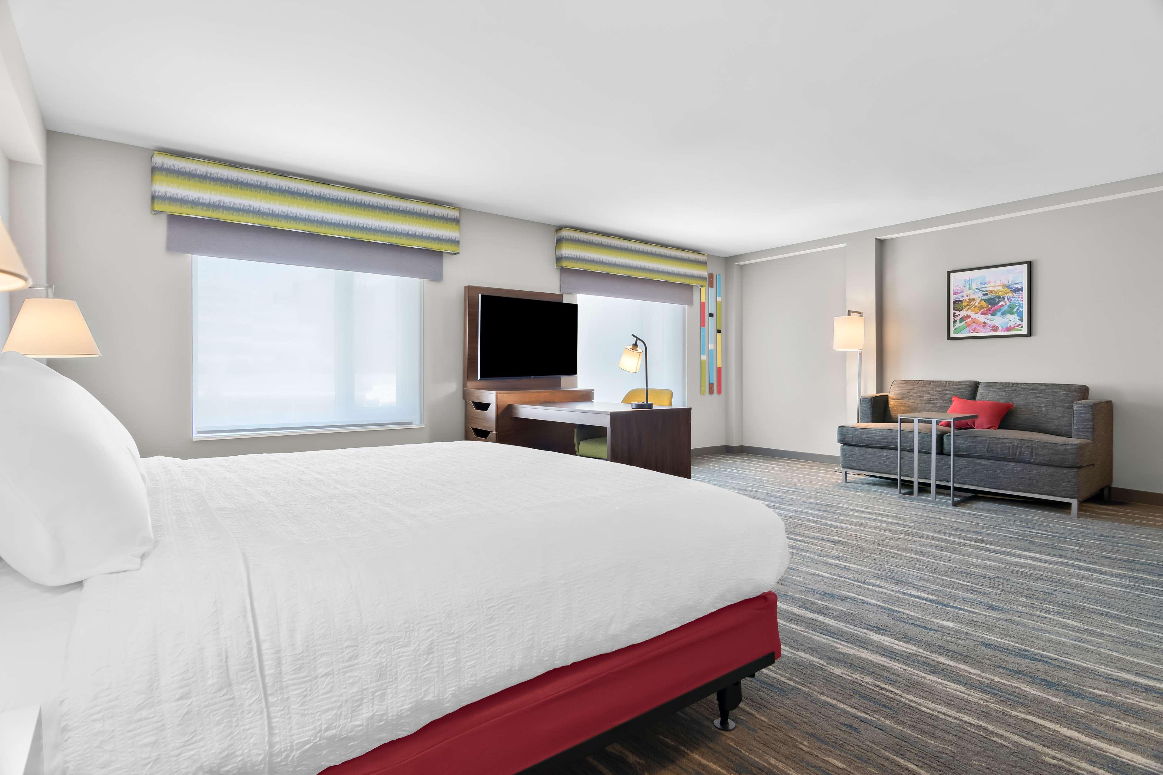 STUDIO, KING BED, SOFA, ACCESSIBLE