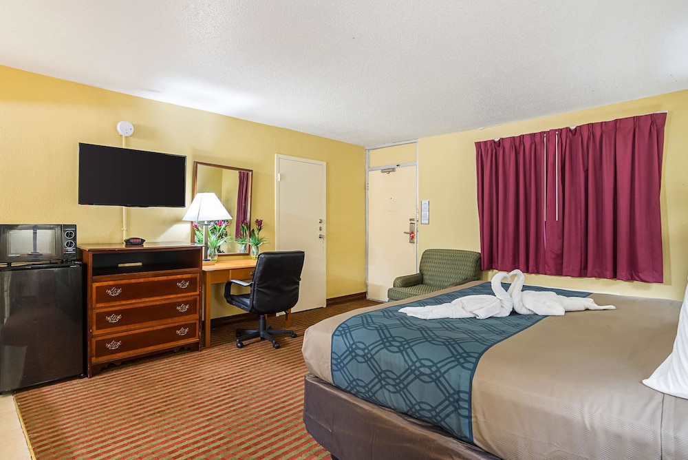 Econo Lodge Jacksonville near Little Rock Air Force Base 14/38