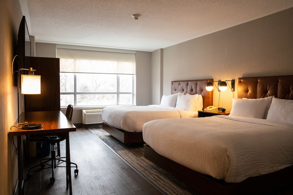 Four Points by Sheraton Point Edward Sarnia 7/62