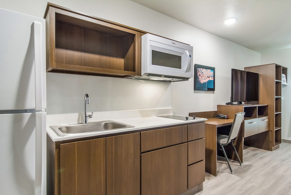 WoodSpring Suites East Lansing - University Area 6/50
