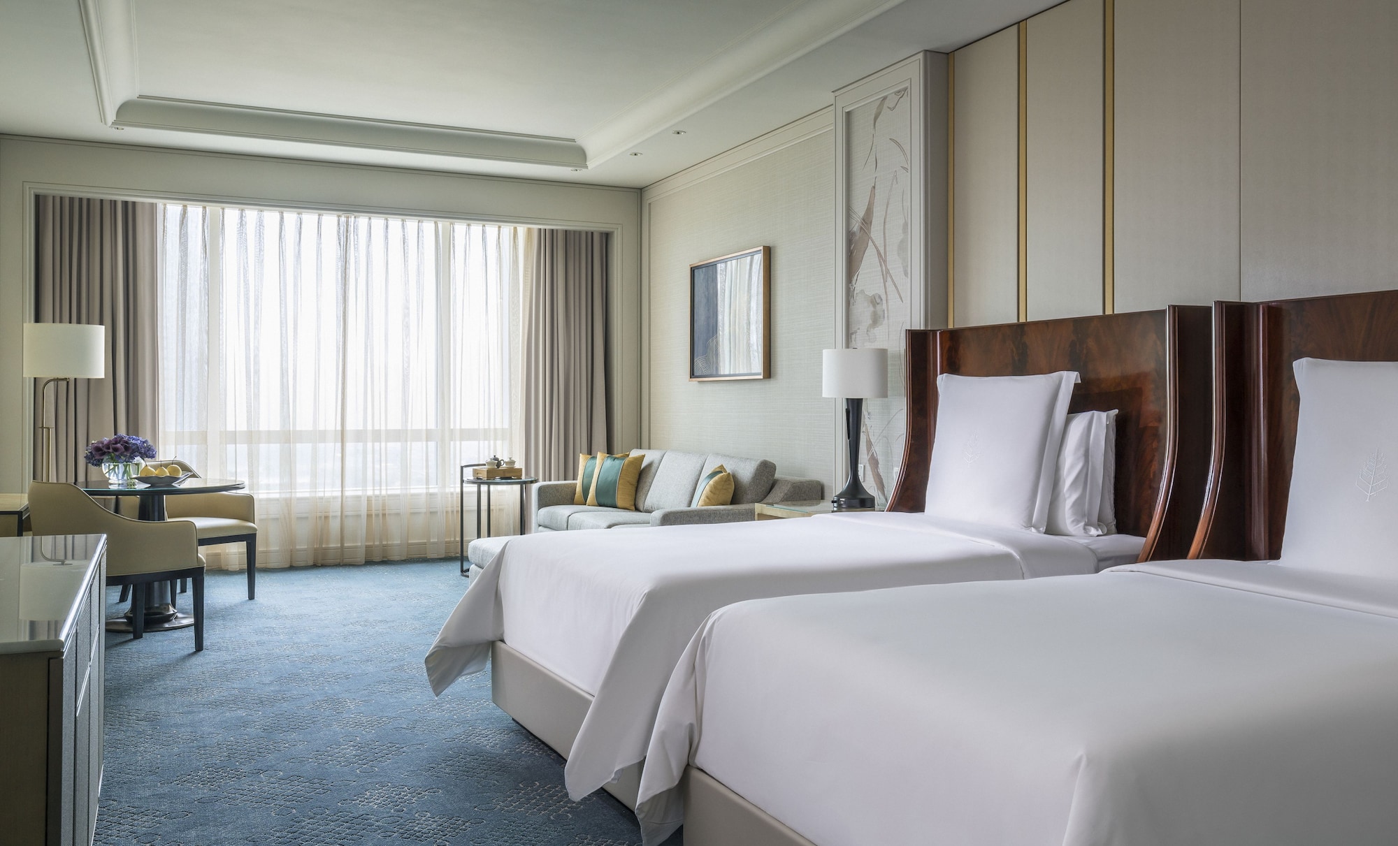 2 BEDROOMS, ROYAL, SUITE, 1 KING AND 2 DOUBLE BEDS
