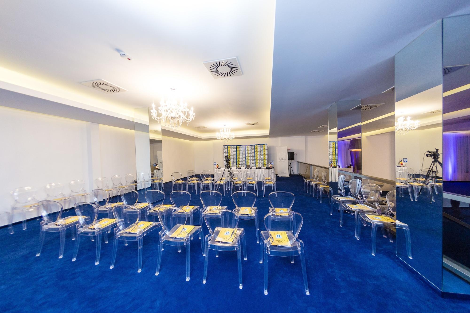 LA ROCCA BOUTIQUE 38/45