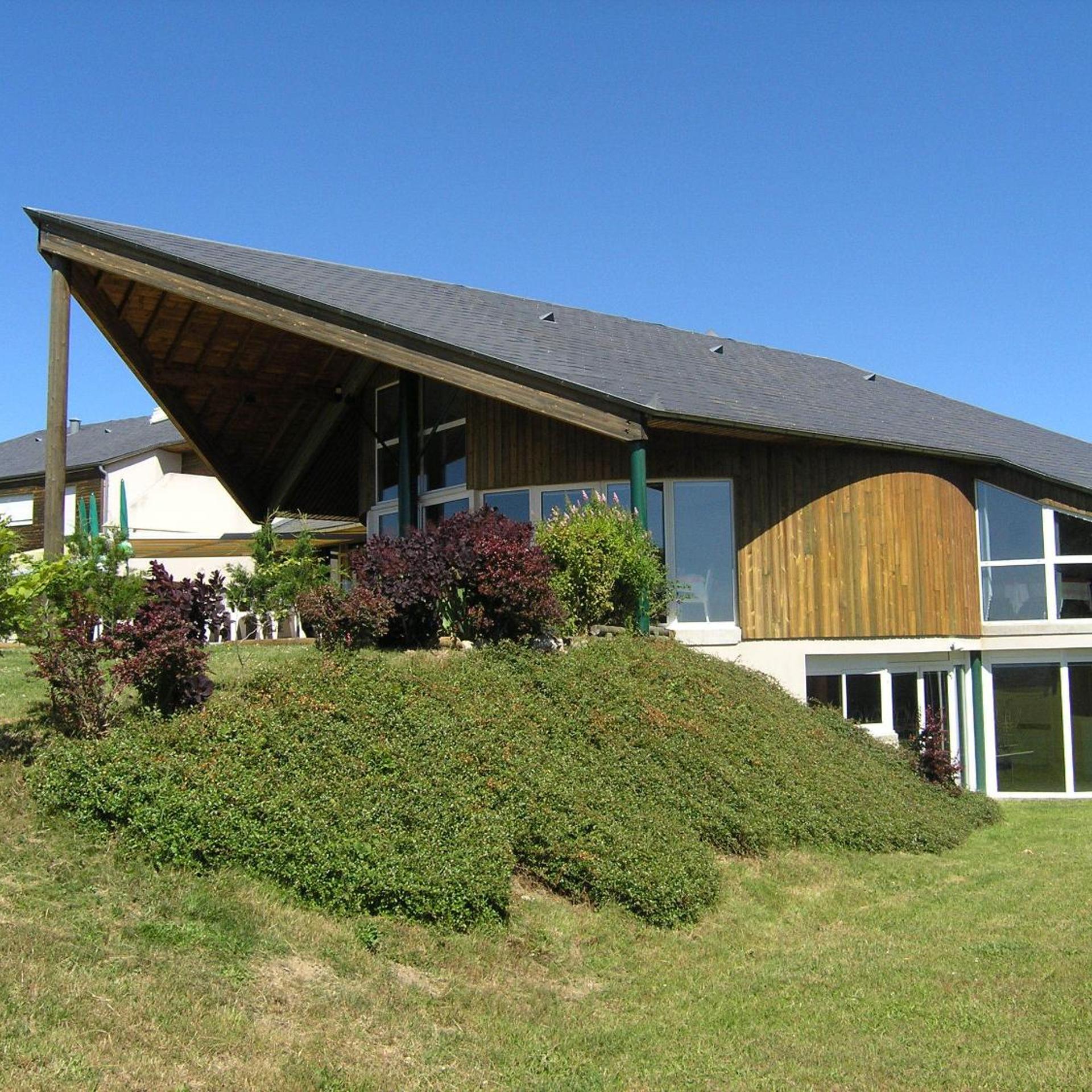 HOTEL LES PORTES D'APCHER 33/37