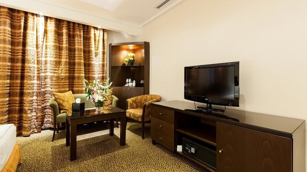 Ayass Hotel 67/74
