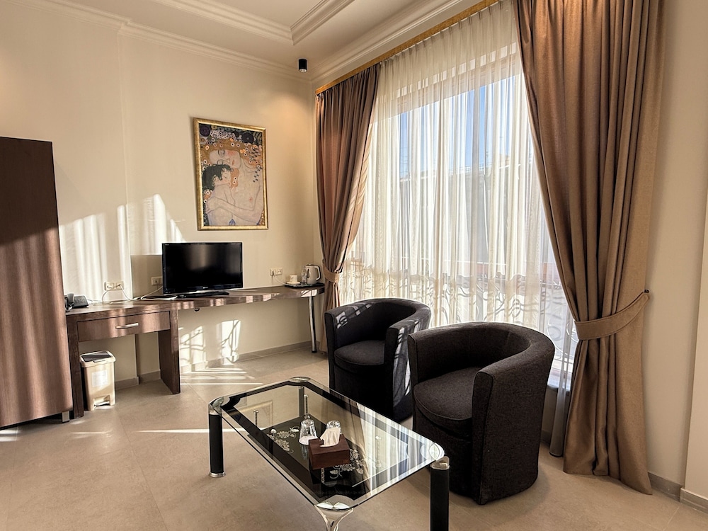 YEREVAN DELUXE HOTEL 49/61