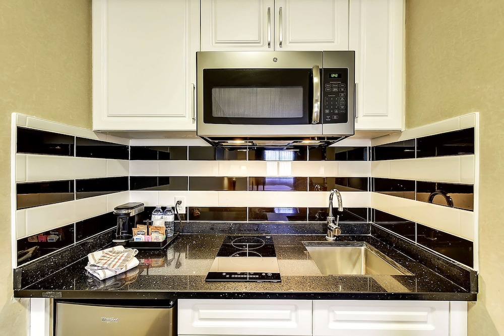 Best Western Plus Osoyoos Hotel And Suites 48/50
