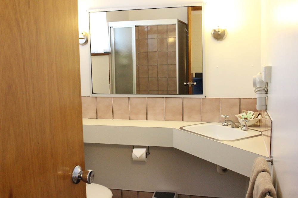 Westwood Motor Inn 10/50
