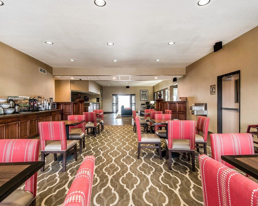 Quality Inn & Suites Bethany 14/19