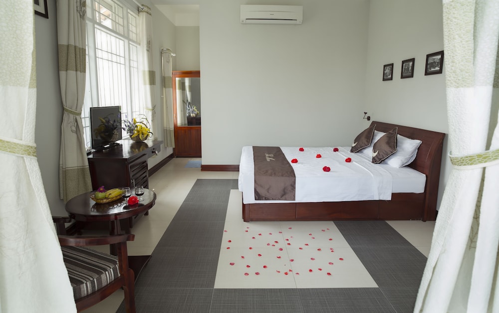 DELUXE, DOUBLE BED, CITY VIEW