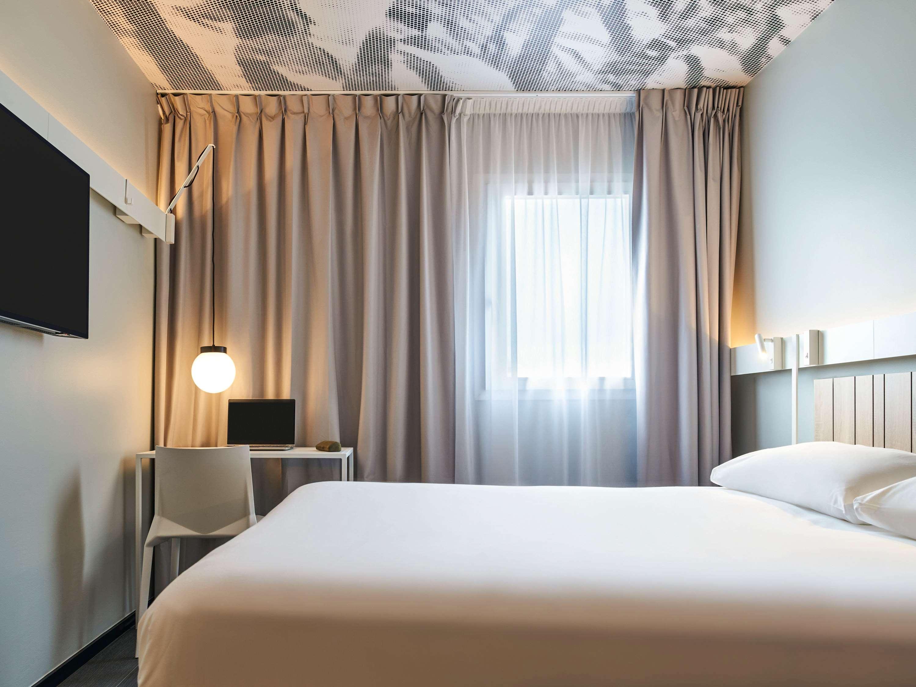 Room, Double Bed