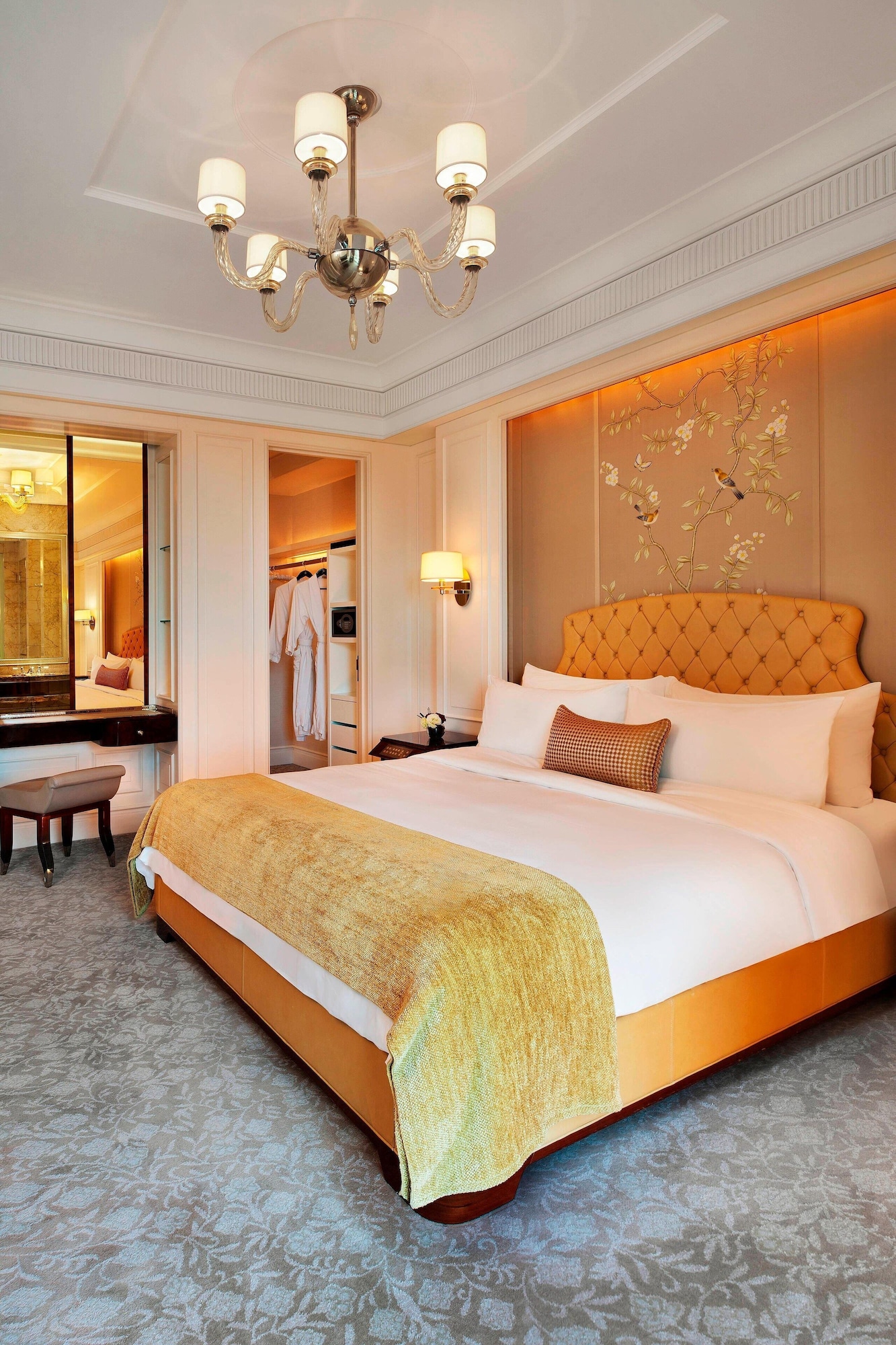 St Regis, Suite, King Bed, Garden View