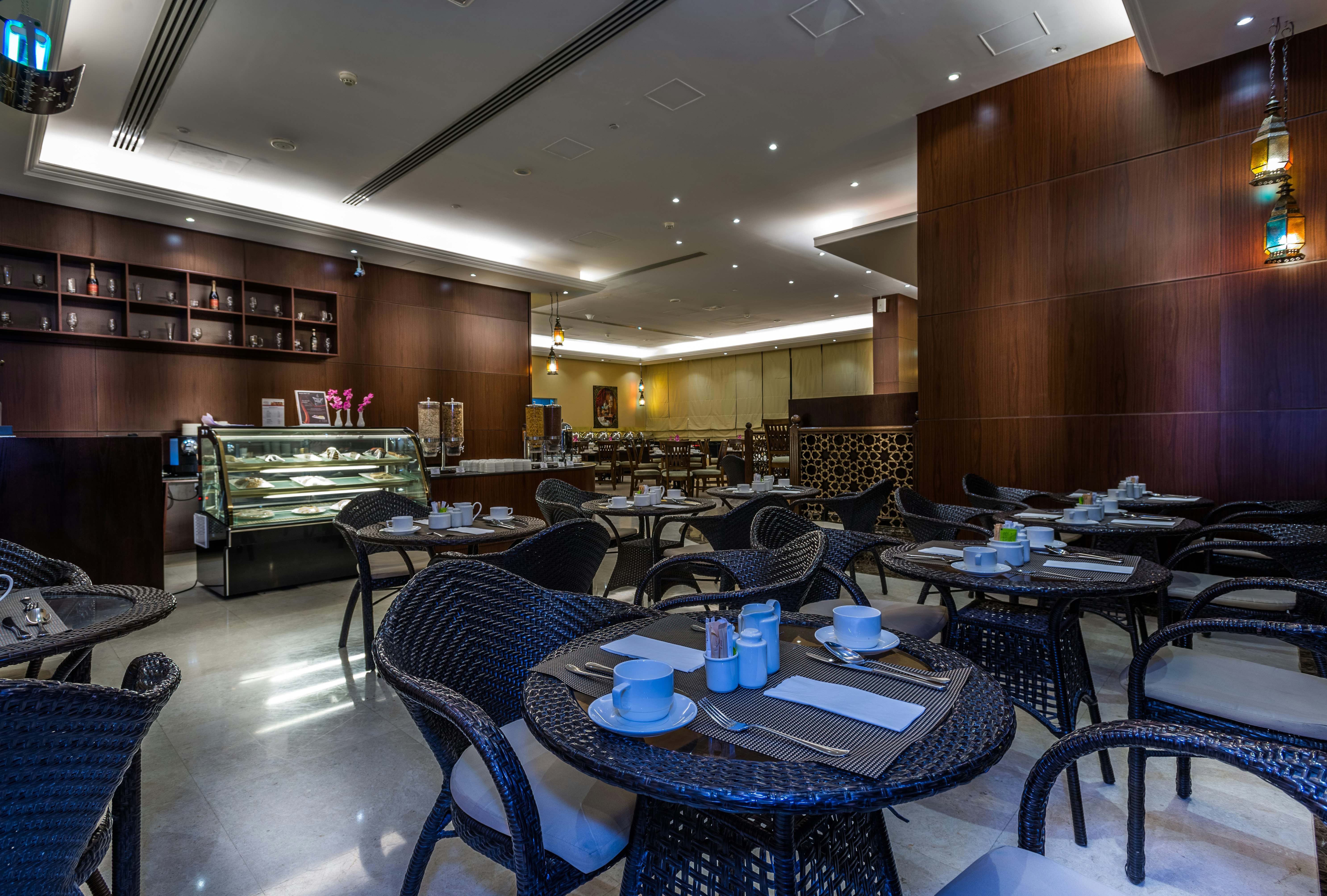 restaurant cafeteria