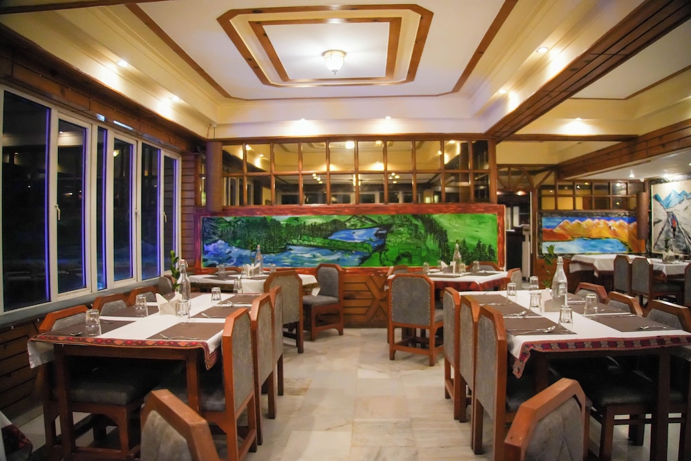 Golden Tulip Manali 82/92