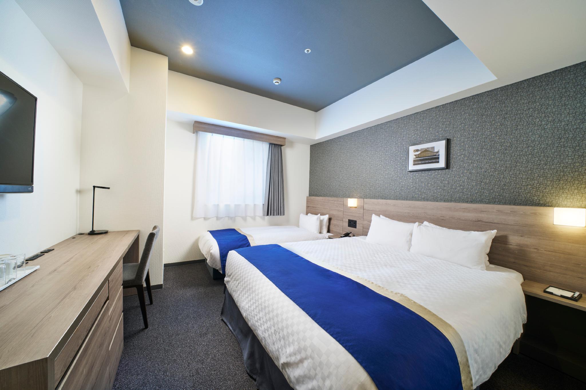 Executive, Double Bed, Bath and Shower, Sofa