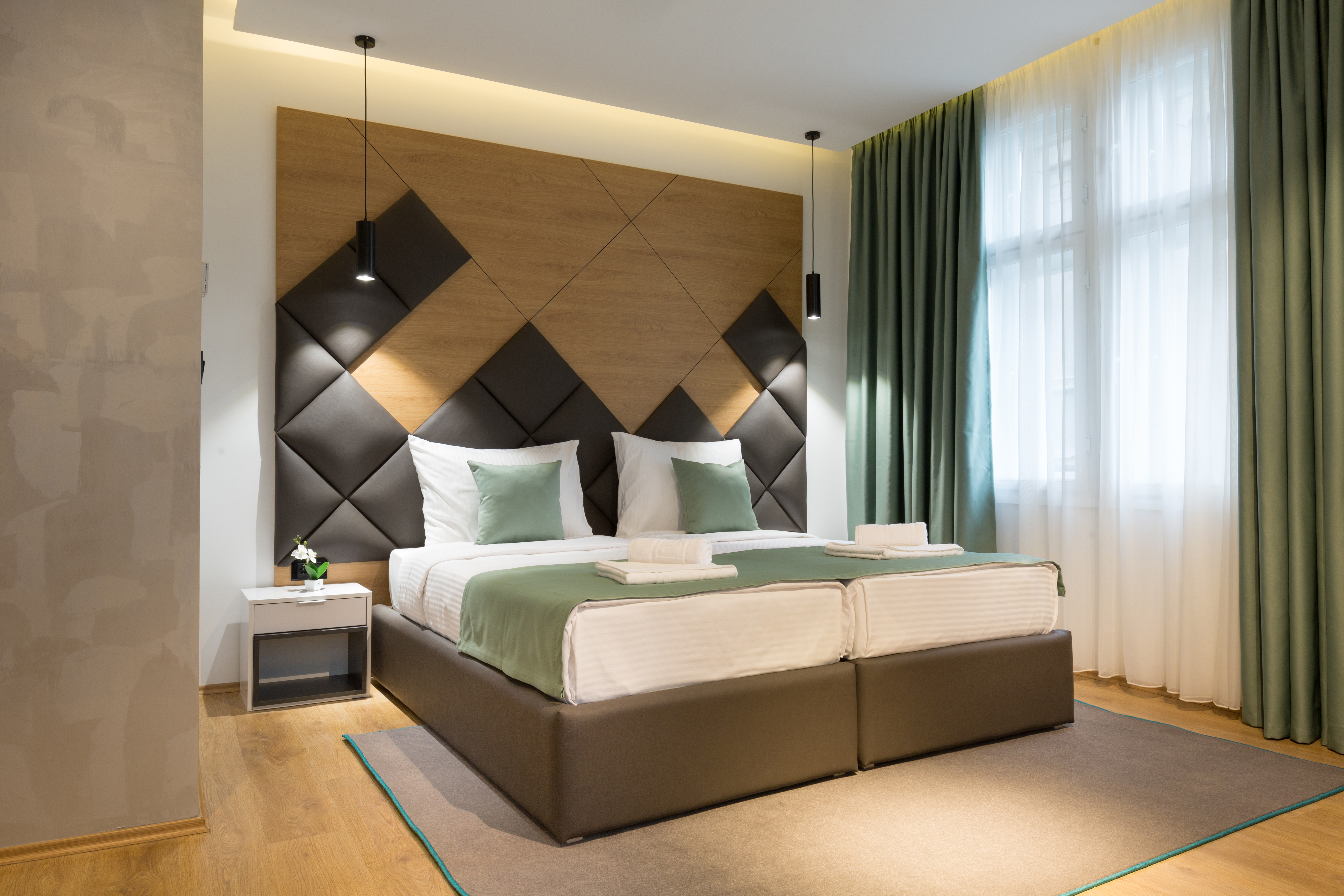 EXECUTIVE, DOUBLE OR TWIN BED