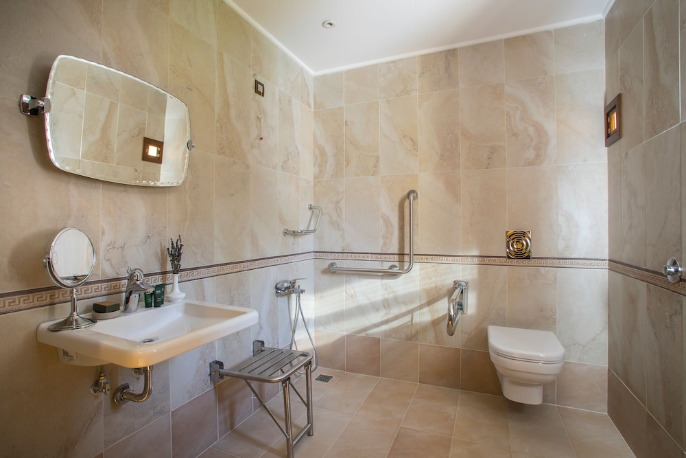 MYSTRAS GRAND PALACE RESORT & SPA 49/50
