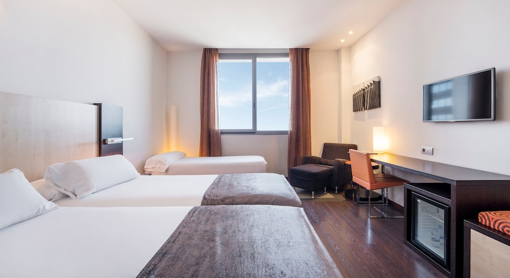 ROOM, TRIPLE
