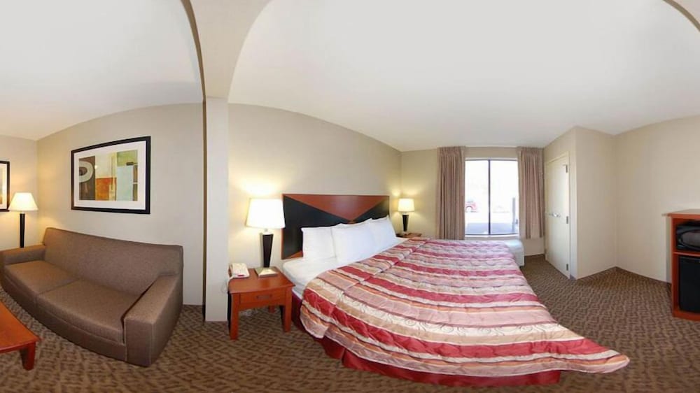 Sleep Inn and Suites Airport Milwaukee WI 12/38
