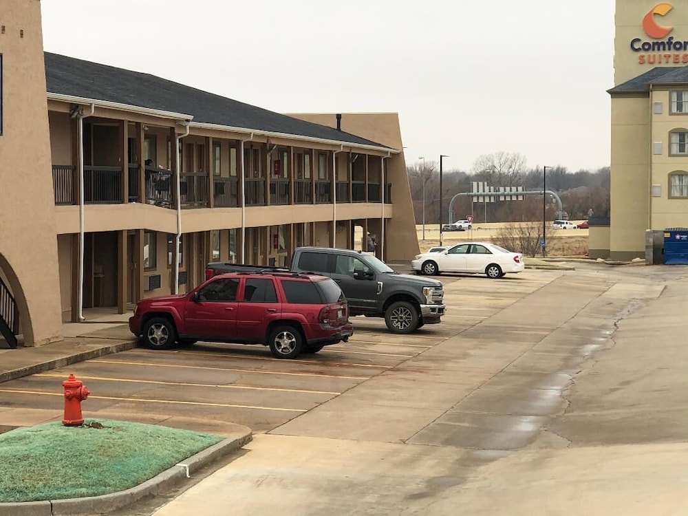 Americas Best Value Inn & Suites Yukon Oklahoma City 4/32
