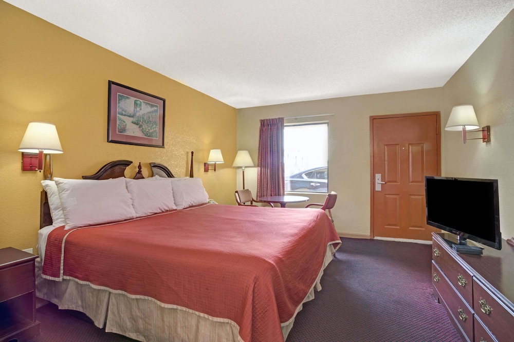 Travelodge By Wyndham Forest Park Atlanta South 18/27