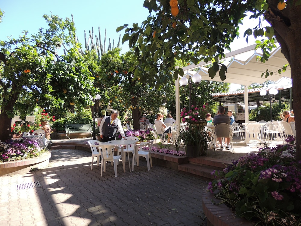 Hotel Girasole 54/55