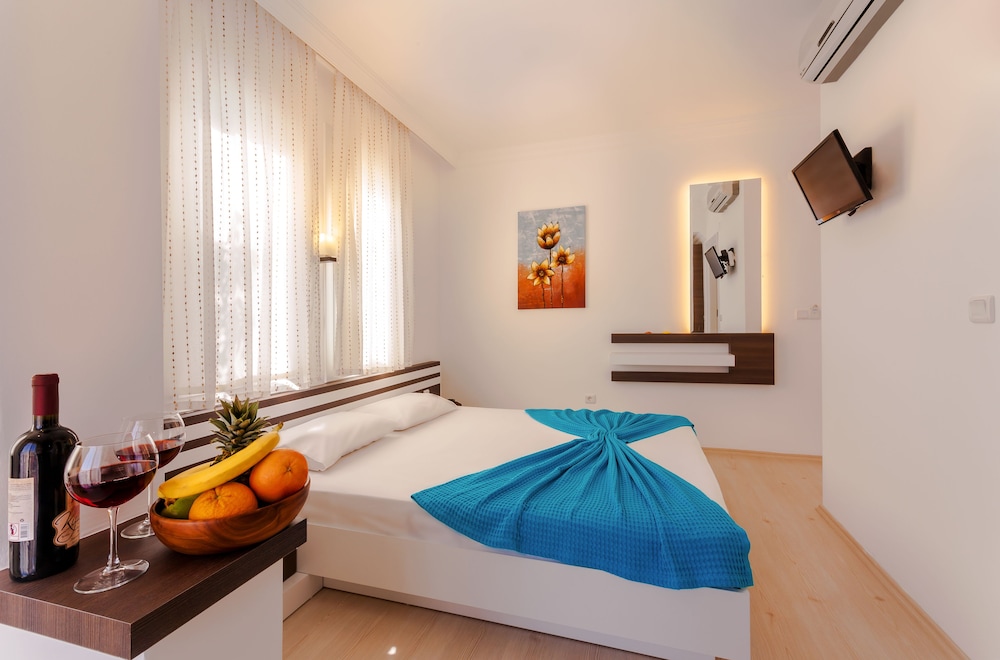 STANDARD, DOUBLE OR TWIN BED