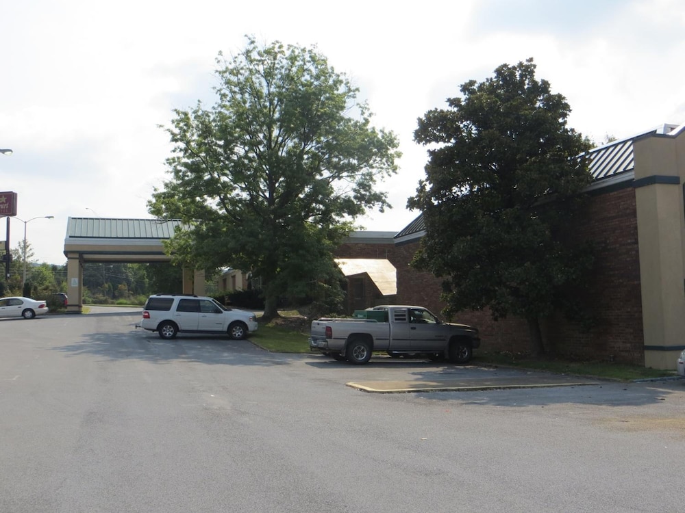Americourt Extended Stays 32/38