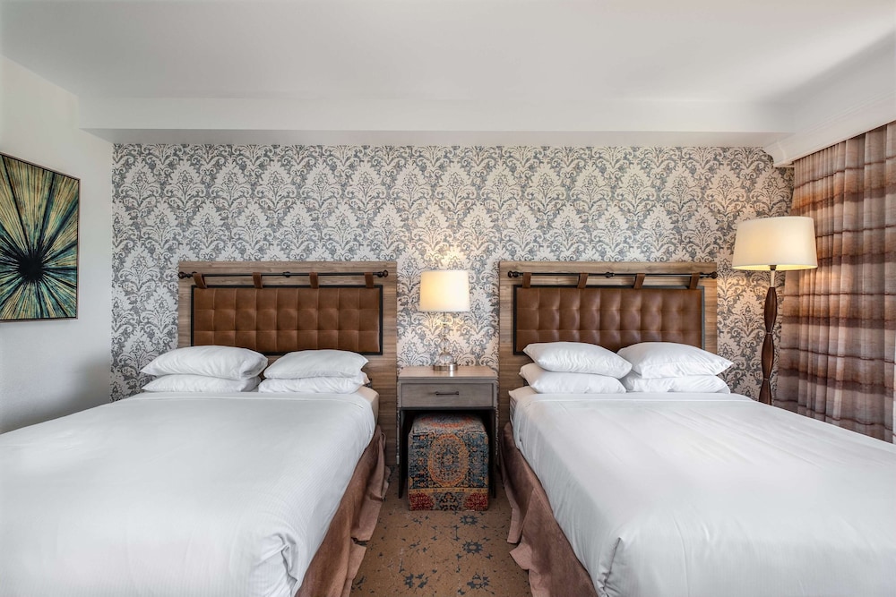 The Cassara Carlsbad Tapestry Collection By Hilton 19/63