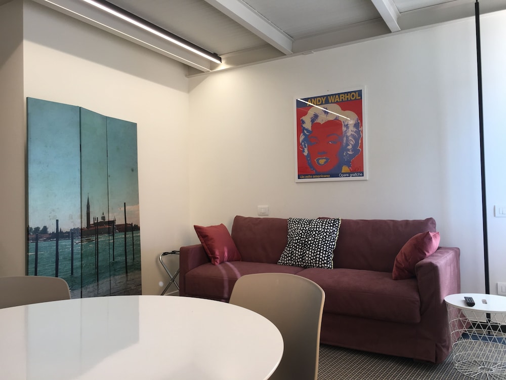 Rivadige Suite 32/50