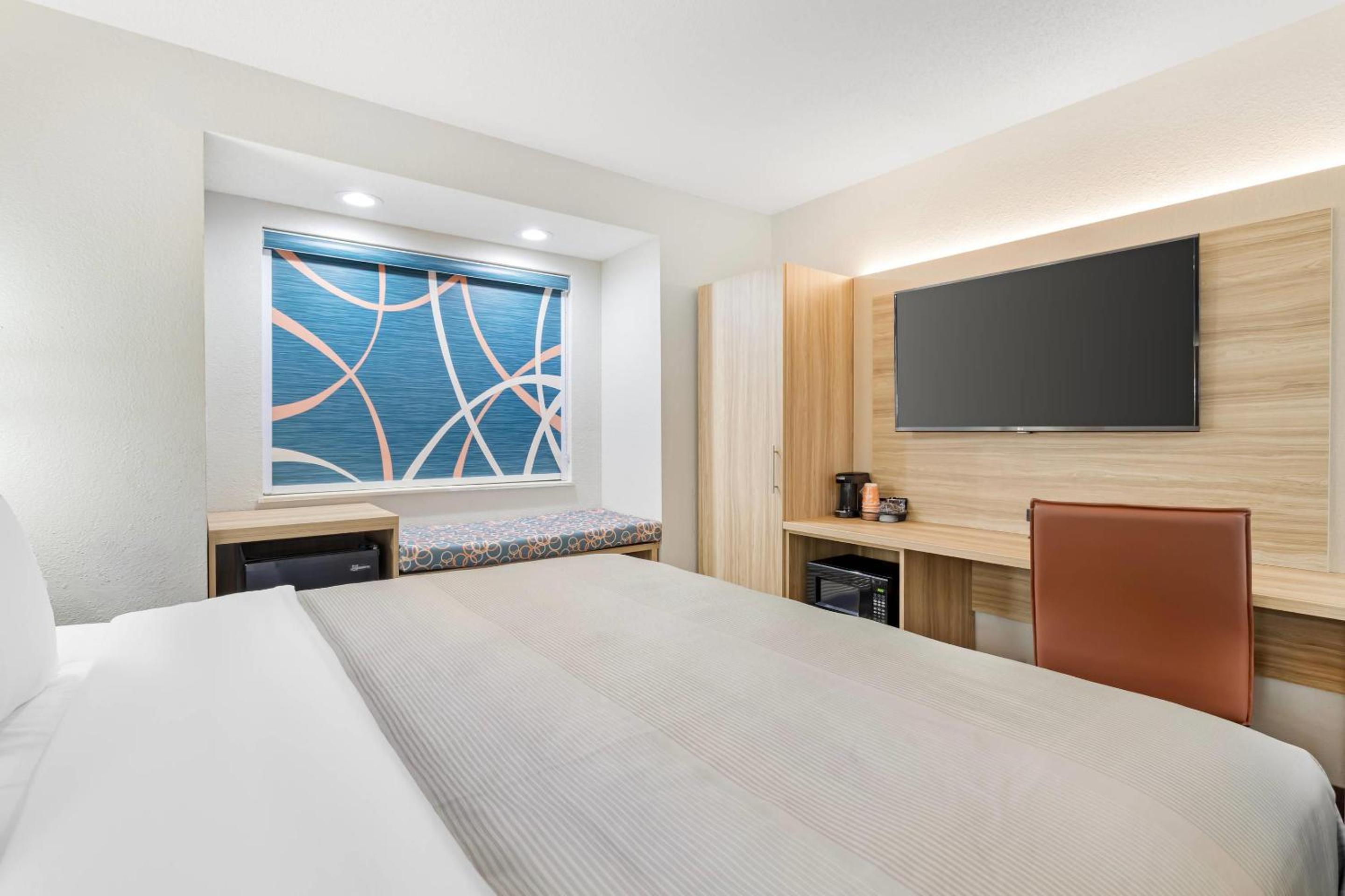 ROOM, KING BED