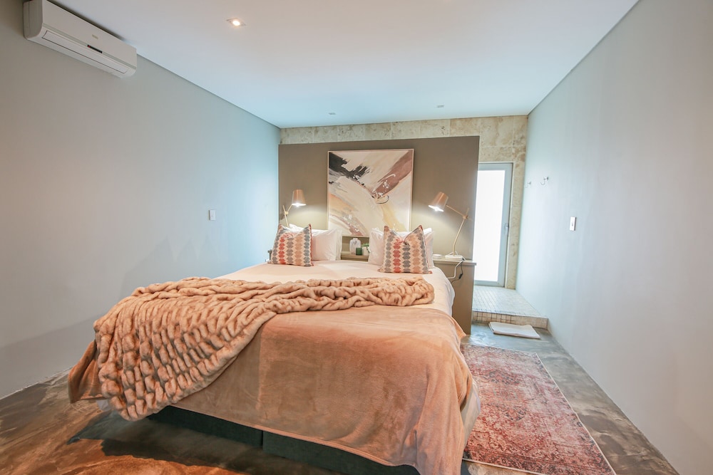 The Village Courtyard Suites 9/30