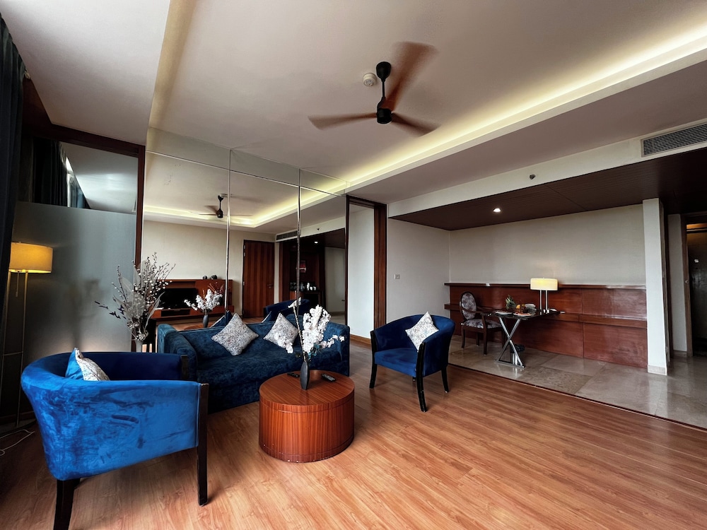 The Conway, Meerut 30/50