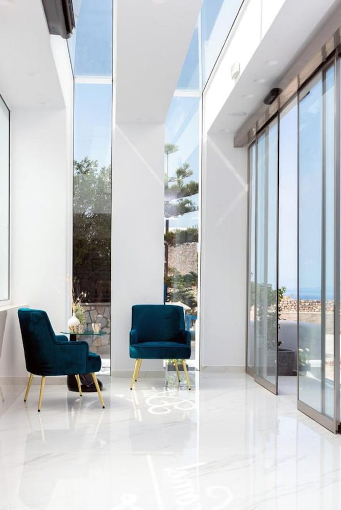 Deluxe Hotel Santorini 49/63