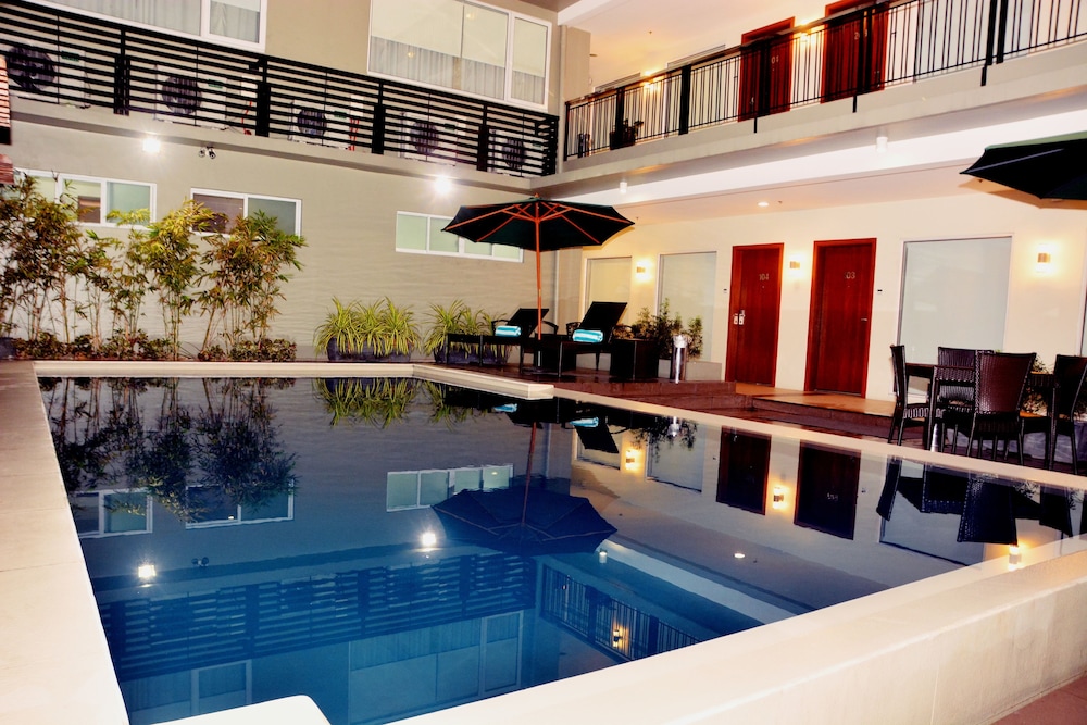 88 Courtyard Hotel 4/52