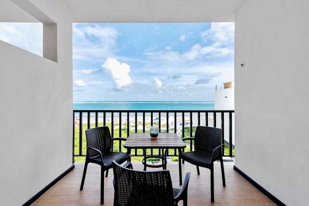 Velas Condos 40/48