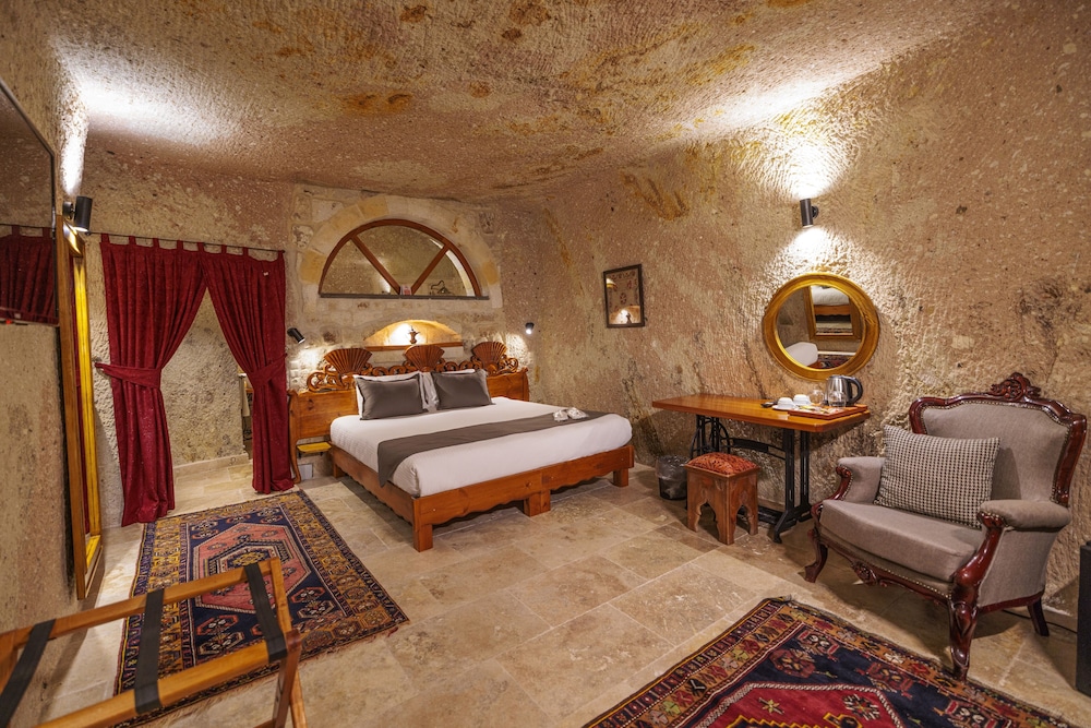 Canyon Cave Hotel 10/69
