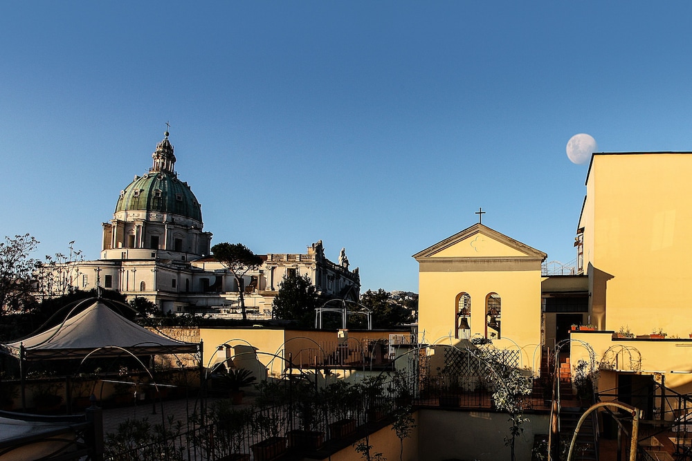 Grand Hotel Capodimonte 54/58