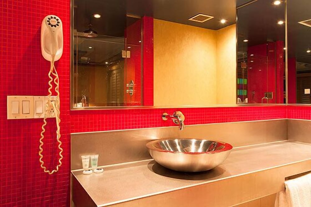 Le Chabrol Hotel Suites 69/72
