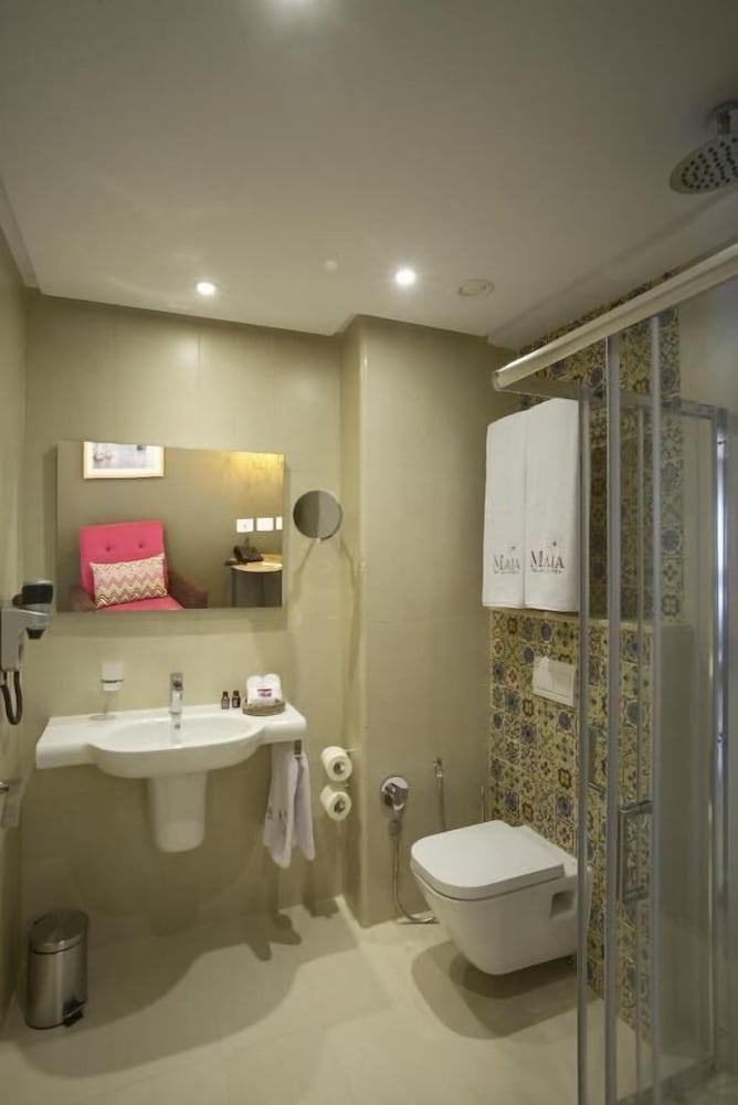 Maia Hotel Suites 41/44