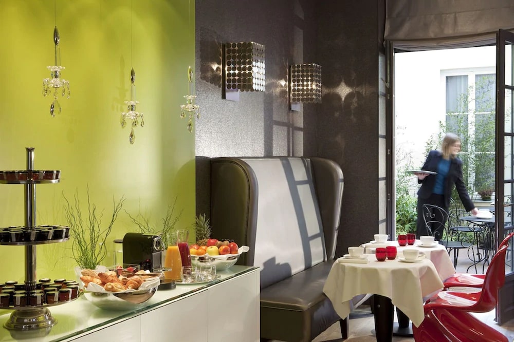 Hotel Le Petit Paris 57/63