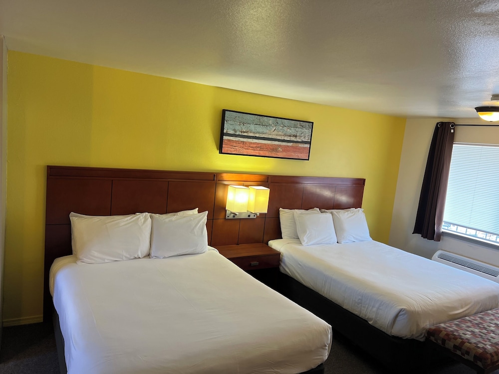 Lakeshore Inn 7/53