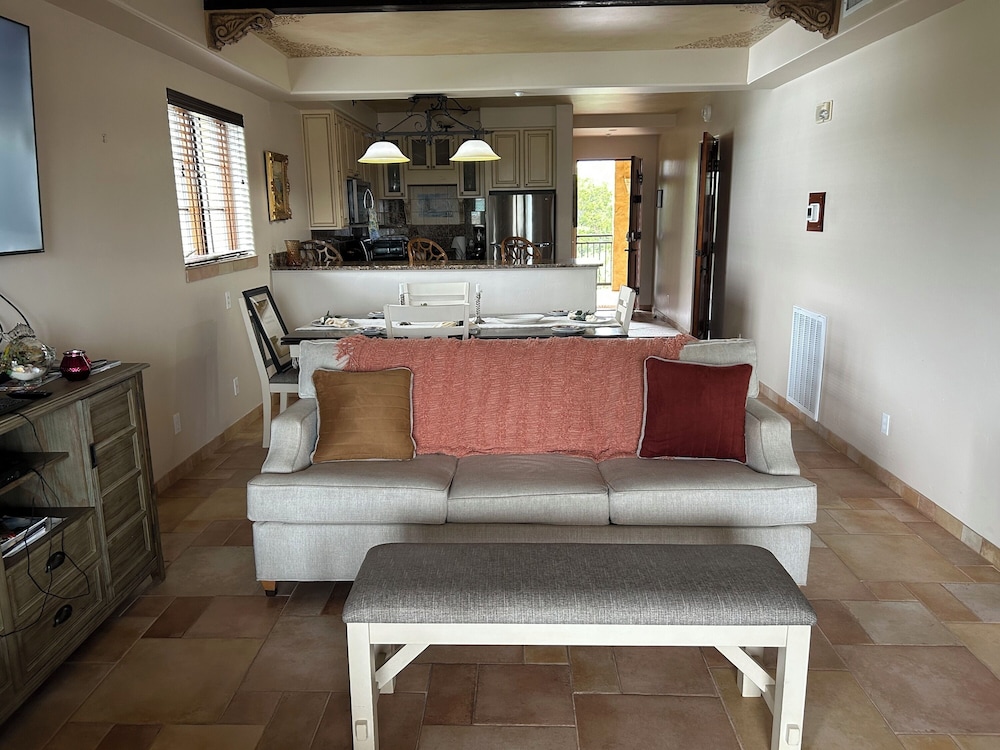 Ocean Lodge 4/41