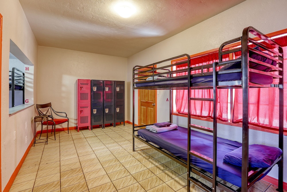 FEMALE DORM, 6 BEDS