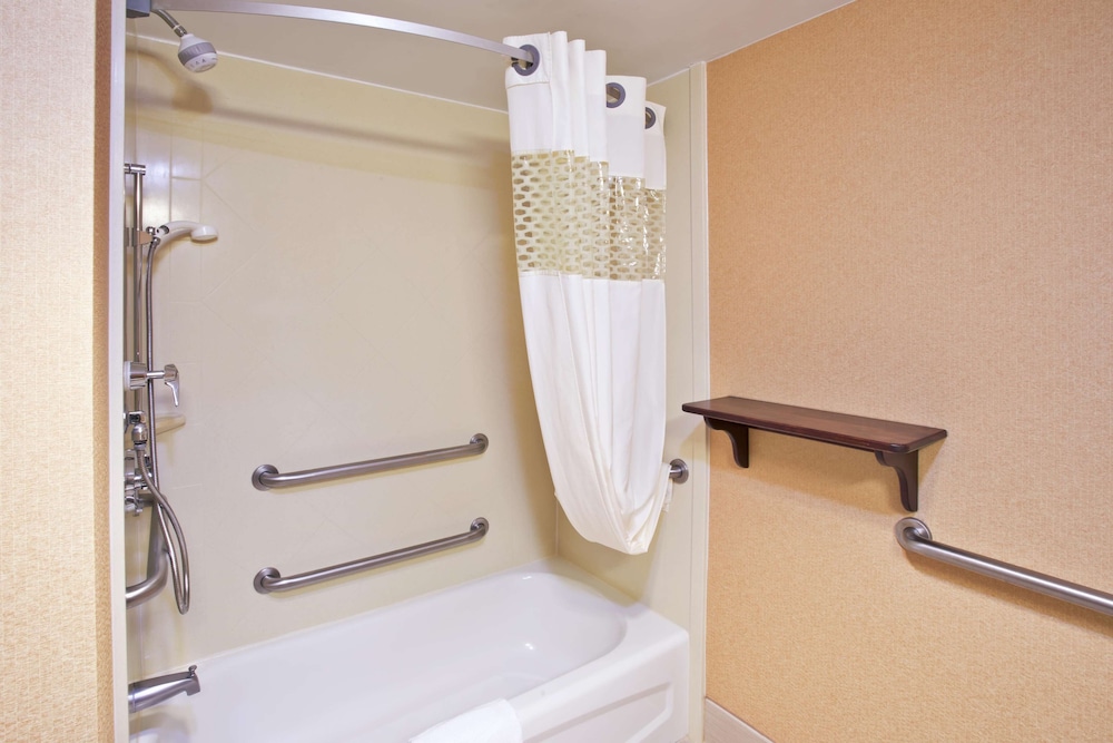 Hampton Inn Marietta 23/58