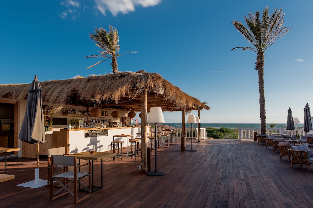 Cumeja Beach Club Hotel 47/52