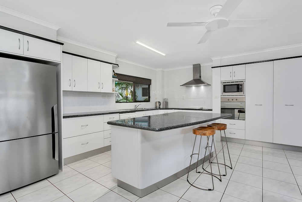 Lobby at Roydon Beachfront Holiday Apartments, CAIRNS